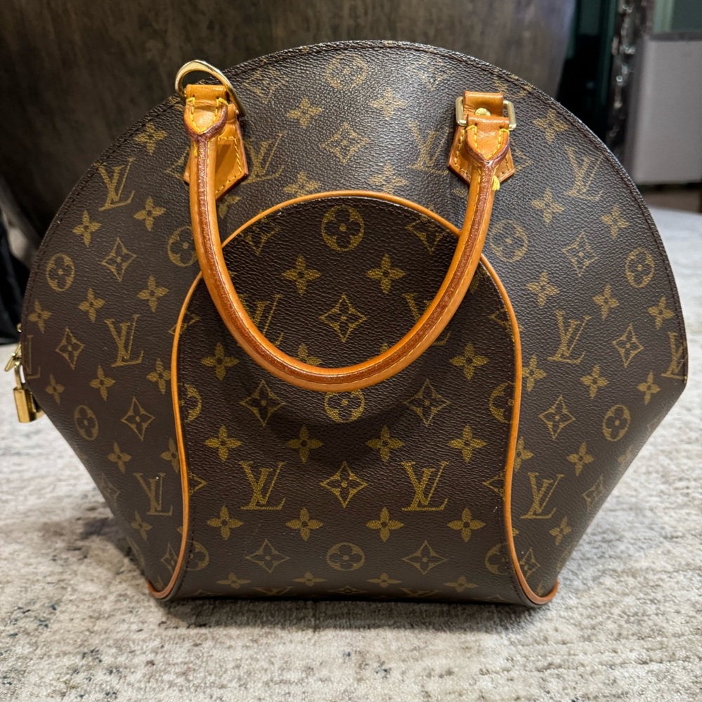 Louis Vuitton MM Ellipse Handbag